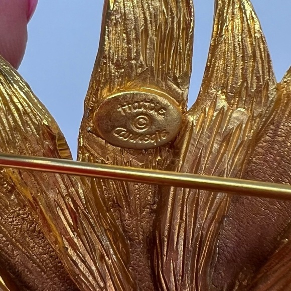 Vintage Designer Rare Hattie Carnegie Sunburst Gold Tone Brooch Retro - Picture 7 of 15